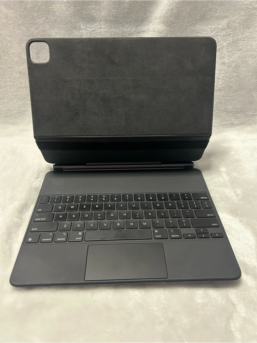 Apple black Magic Keyboard iPad Pro 4th Generation 12.9 in w/ pencil holder